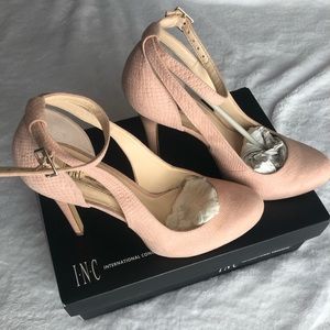 INC LUCEY Bermuda Blush Closed Toe Pumps